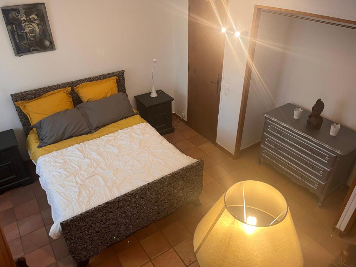 Bed and Breakfast Le Mazet De Choubouloute Saint-Gilles  Esterno foto