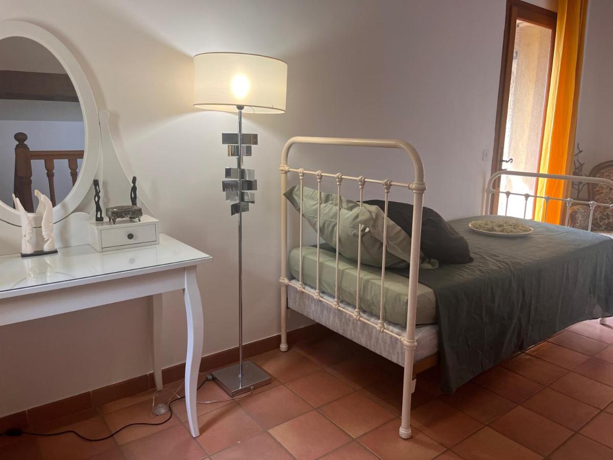 Bed and Breakfast Le Mazet De Choubouloute Saint-Gilles  Esterno foto