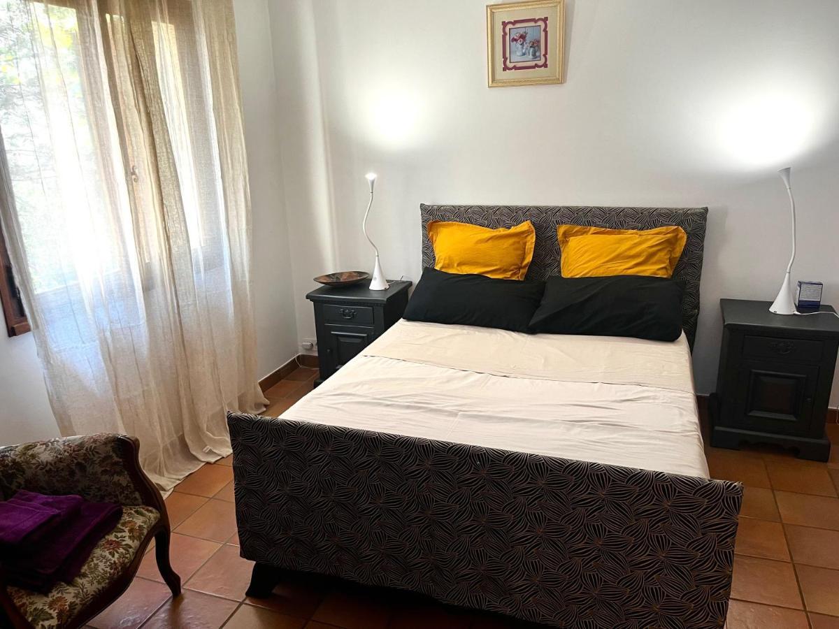 Bed and Breakfast Le Mazet De Choubouloute Saint-Gilles  Esterno foto